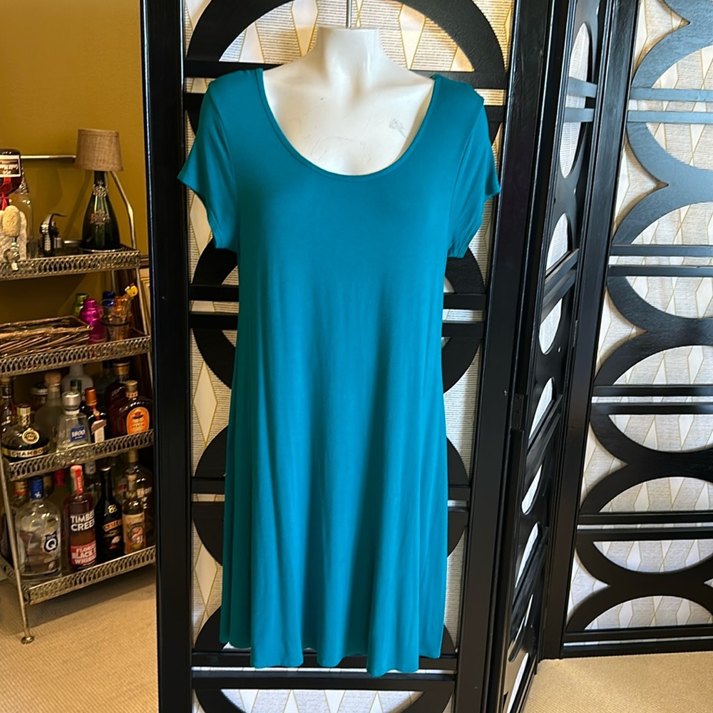 TMG NEW YORK Teal Short Sleeve Pull On Casual Dress w/ Criss Cross Back Detail.